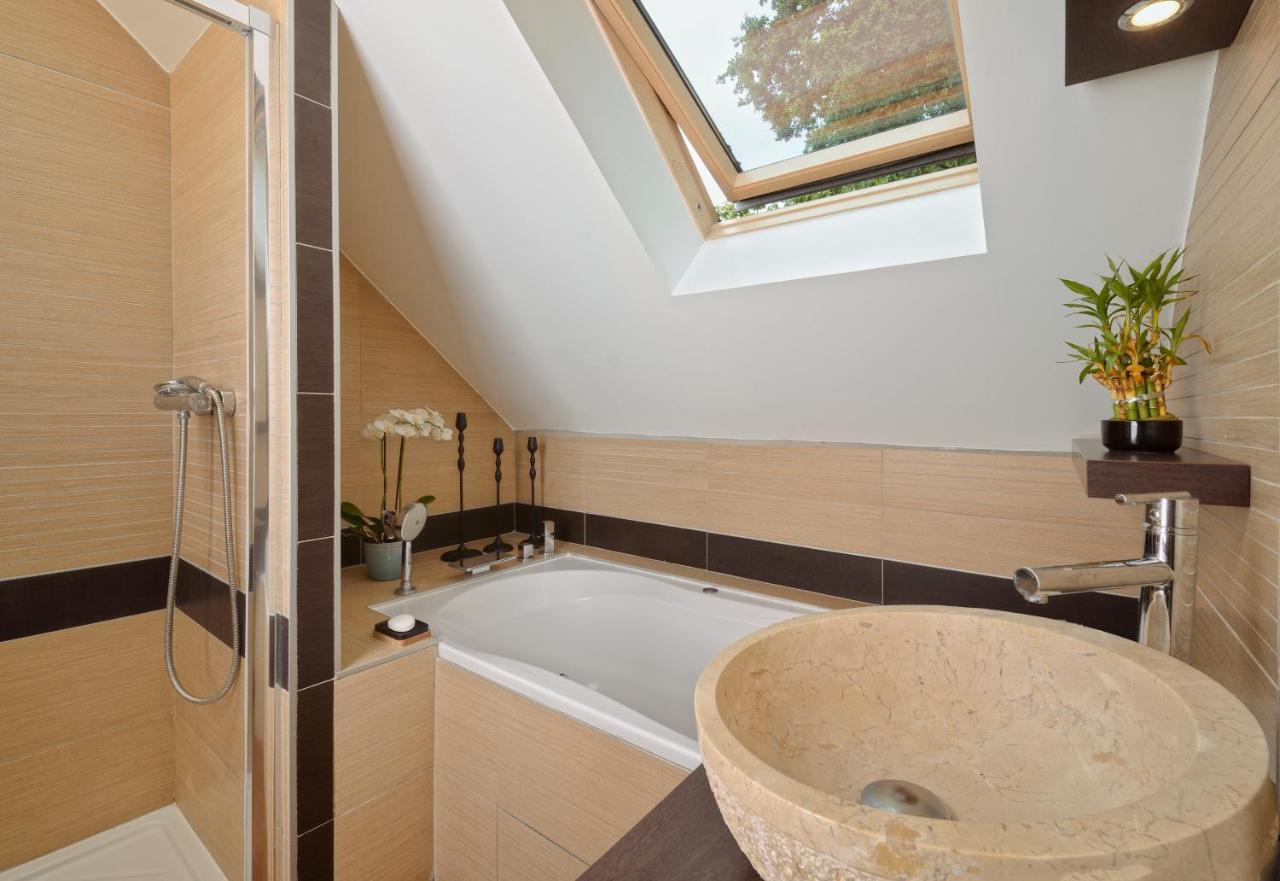La Maison Dans Les Bois Soucelles ภายนอก รูปภาพ